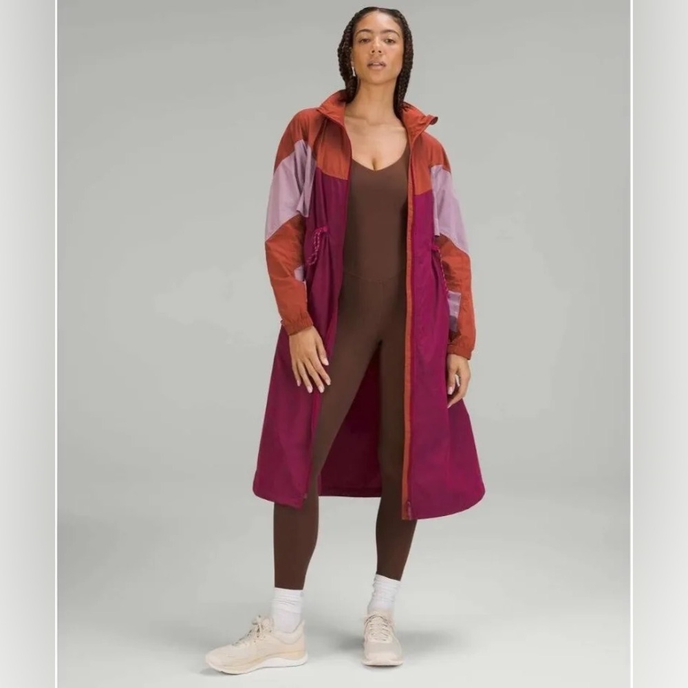Lululemon Evergreen hooded rain jacket